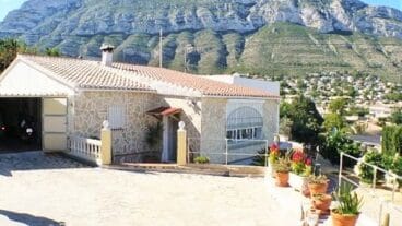 Comprar chalet a buen precio en Dénia – Abbey Properties