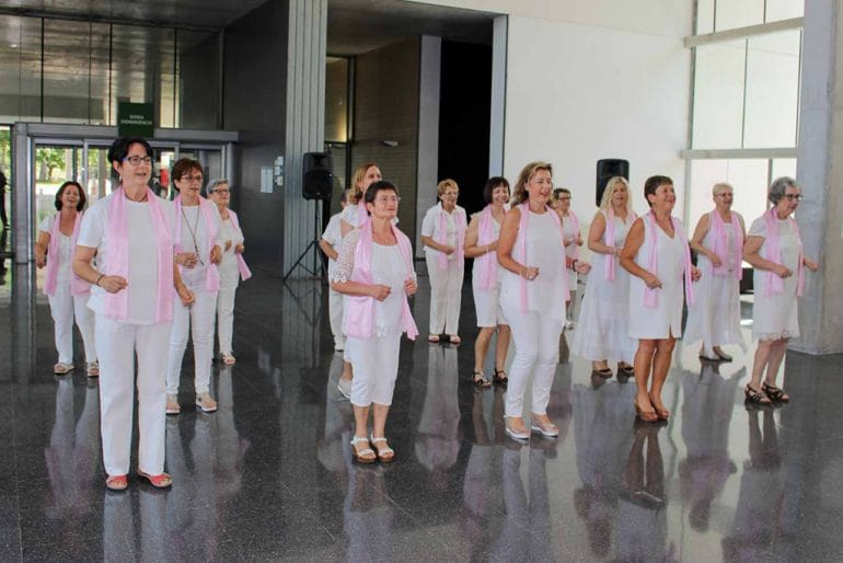 Actuación de Valentes i Positives en el Hospital de Dénia