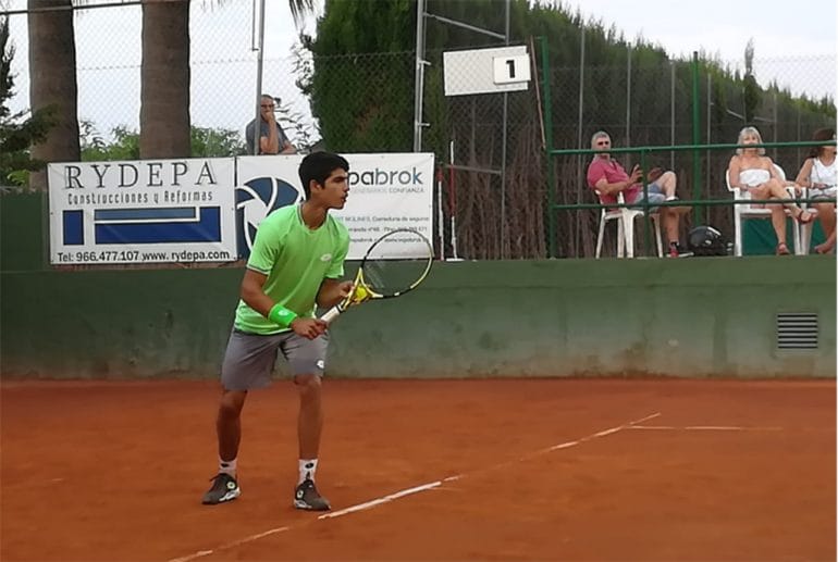 Carlos Alcaraz preparando un golpe