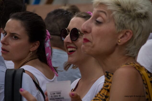 denia sale a la calle para dar la bienvenida a sus fiestas