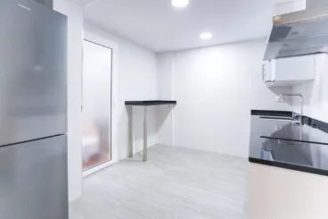 Cocina moderna reformada – Reformas Integrales Macamon