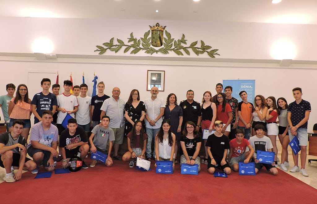 Los alumnos del curso de ciclomotor organizado por la Policía Local reciben su diploma 1 entrega de diplomas del curso de ciclomotor