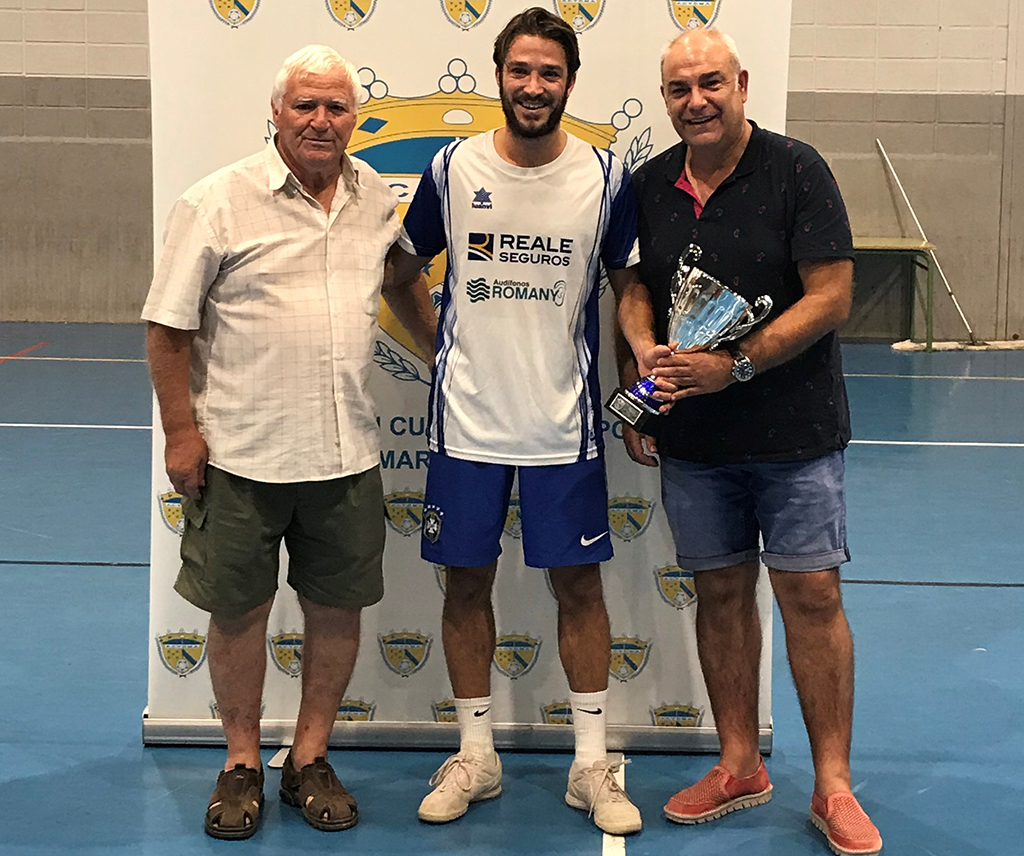 entrega de trofeos del trofeo de campeones