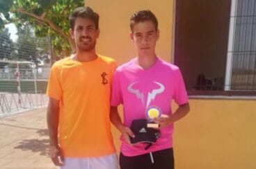 hugo fuentes campeon del torneo more and tenis algemesi