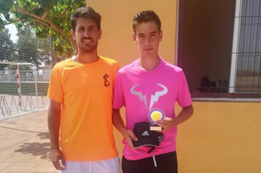 Hugo Fuentes campeón del Torneo More and tenis Algemesí