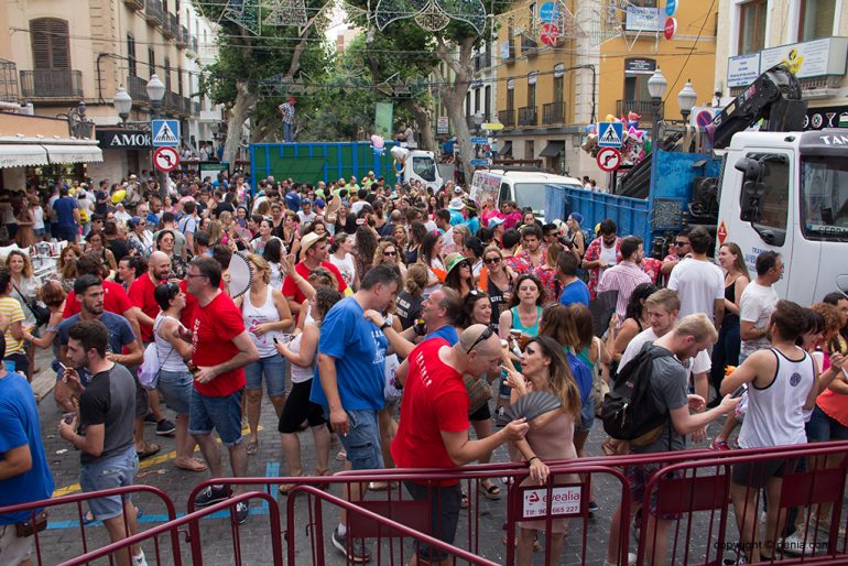 The street Campo invaded by the party
