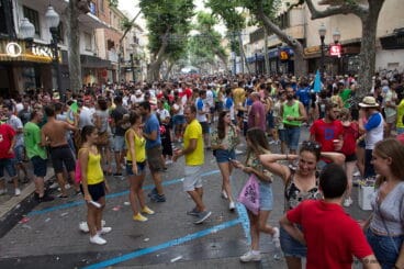 La fiesta toma las calles de Dénia