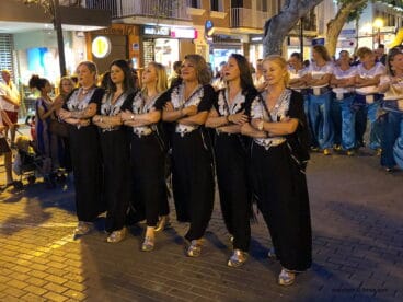 Las filàs de Moros y Cristianos desfilan en Fiestas