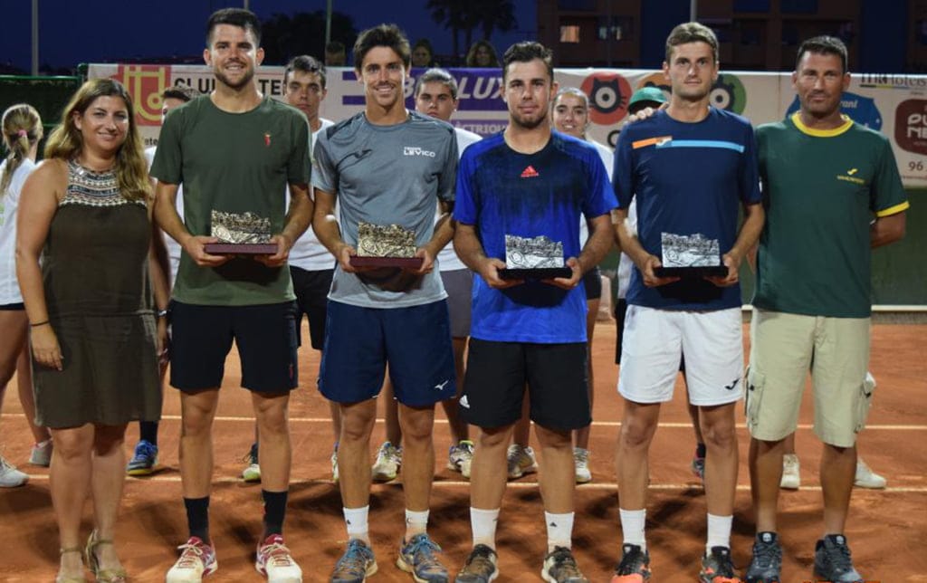 La pareja Sergio Martos y Jaume Pla ganadora del XLI Orysol Ciudad de Dénia 2 las parejas finalistas con elsa bordehore y manu sala
