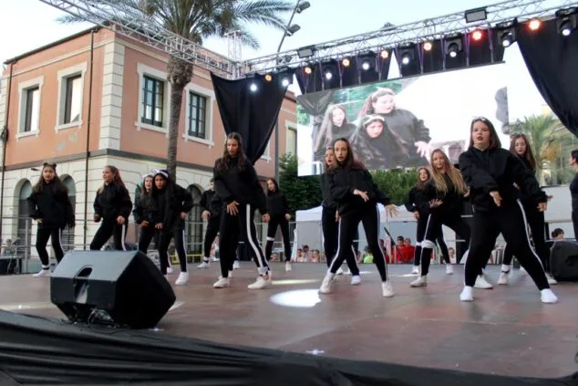 llunatics despide el curso con una gala en la calle la via
