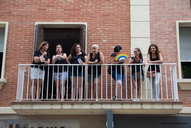 Los dianenses salen a la calle a recibir sus fiestas