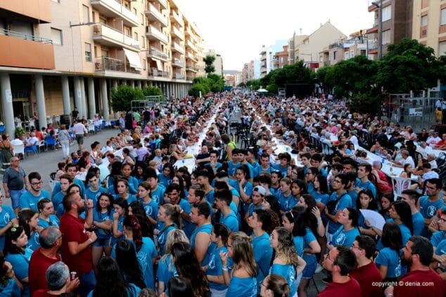 los quintos se organizan para el tradicional reparto de cocas