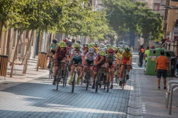 peloton cadete estirado en denia