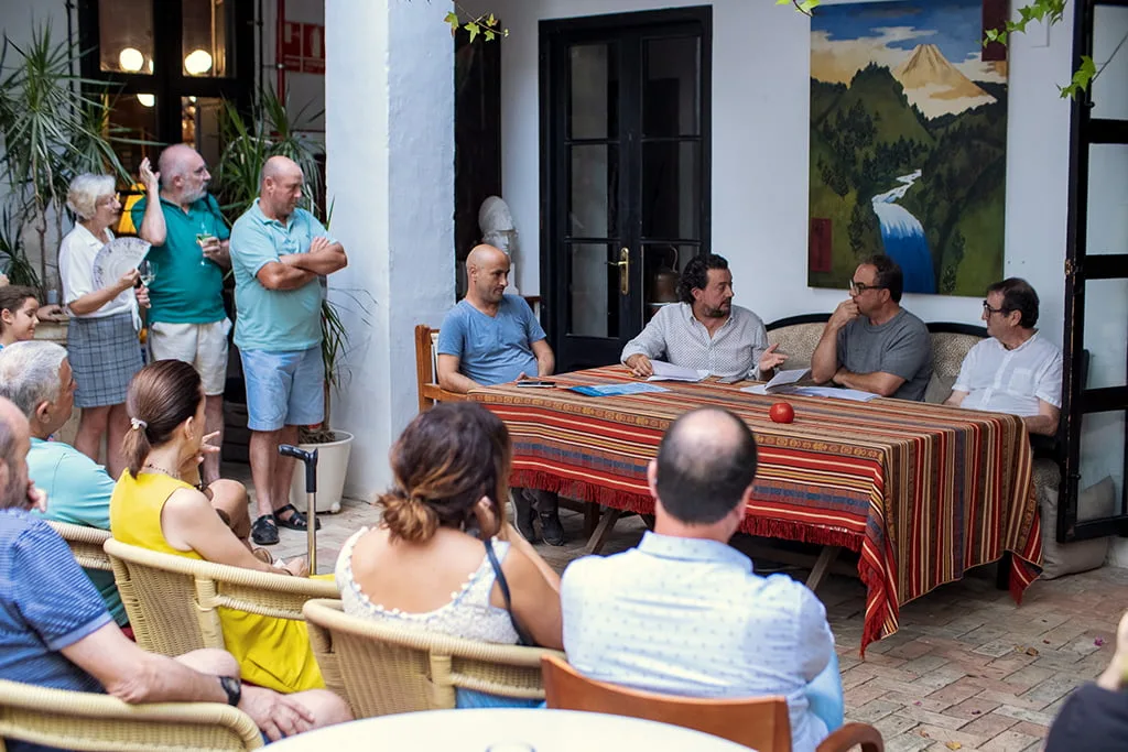 "Comer bien en la Marina Alta", el libro que promueve el consumo de nuestro producto para generar riqueza en nuestro entorno 1 presentacion del libro comer bien en la marina alta 03