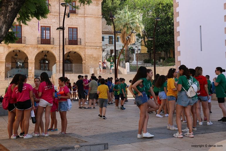 Representantes de cada falla dan inicio al Día del Fallero