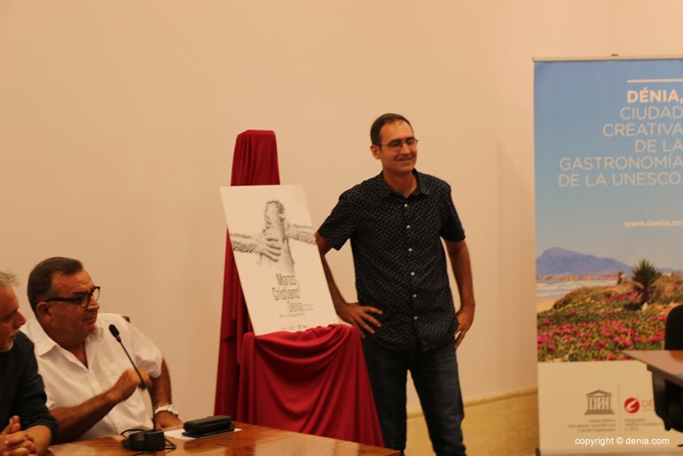 Toni Ortolà conçoit l'affiche de Maures et Chrétiens 2019