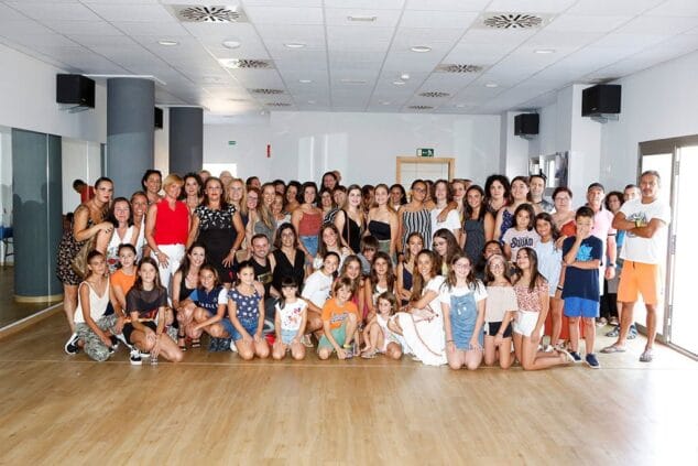 alumnos de baile miguel angel bolo centro deportivo denia