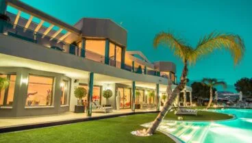 Fachada villa de lujo en Moraira – Fine & Country Costa Blanca Norte