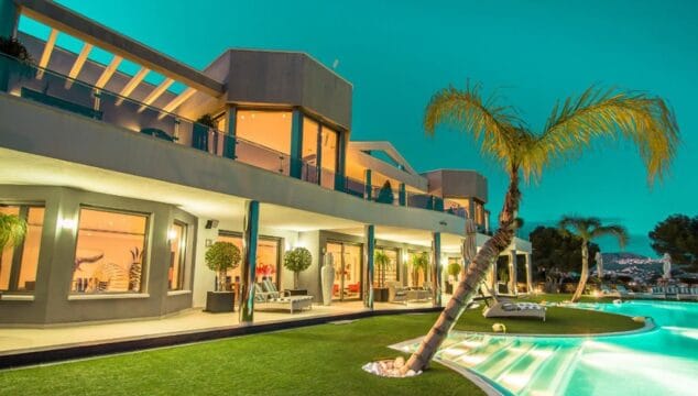 anochecer propiedad de lujo moraira