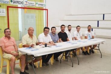 asistentes a la presentacion de la final del trofeo diputacion alicante de escala i corda
