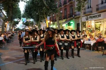 Desfile previo a la recepción mora 03