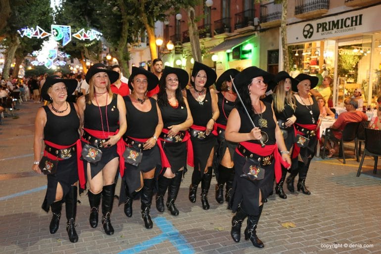 Desfile previo a la recepción mora 04