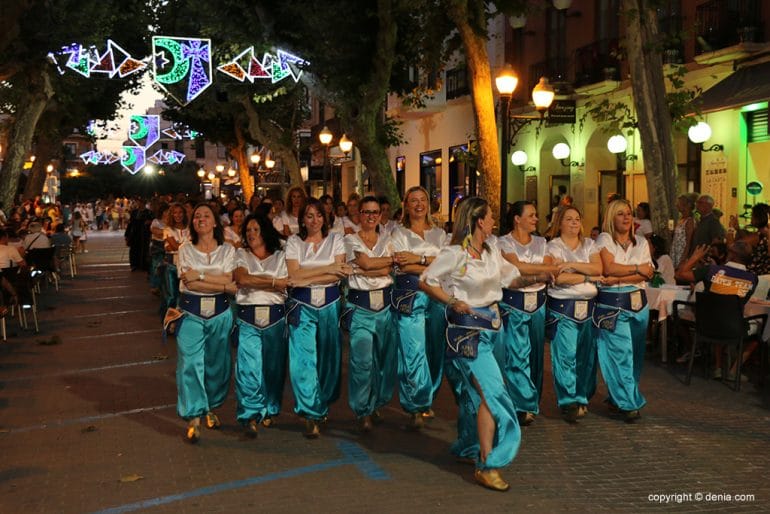 Desfile previo a la recepción mora 11