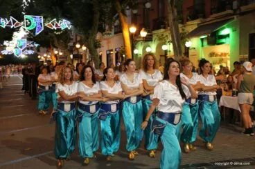 Desfile previo a la recepción mora 12