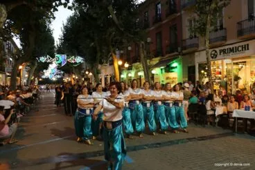 Desfile previo a la recepción mora 14