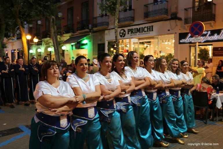 Desfile previo a la recepción mora 15