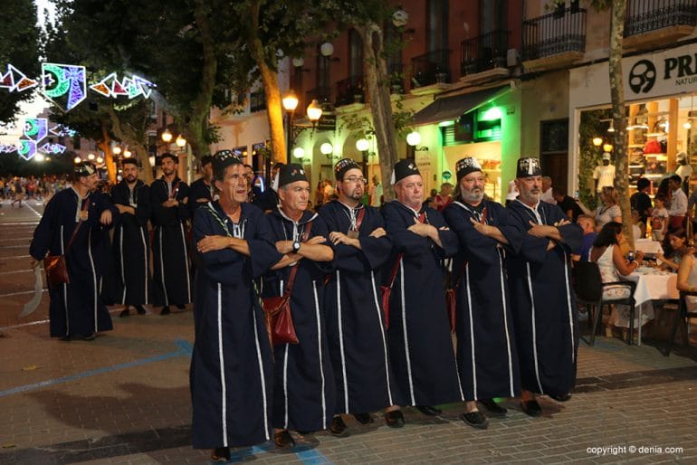 Desfile previo a la recepción mora 16