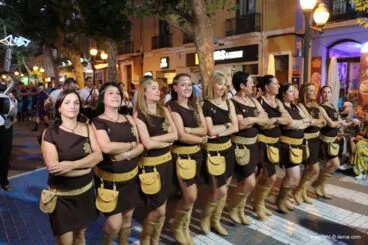 Desfile previo a la recepción mora 24
