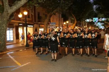 Desfile previo a la recepción mora 34