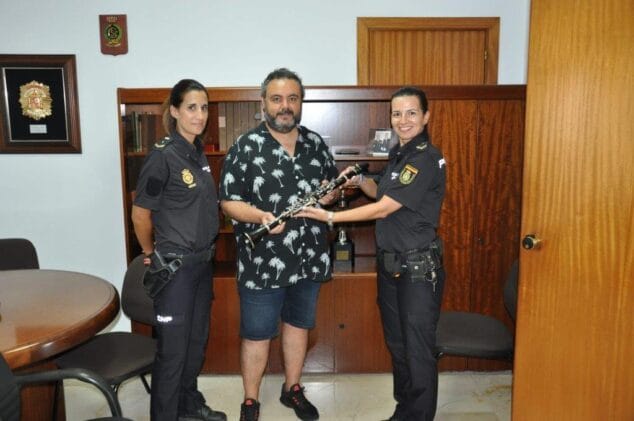 devuelven el clarinete robado a su dueno