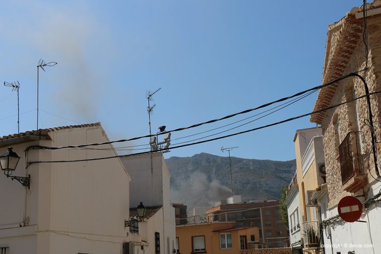 Incendio de una vivienda en la calle Sagunto 01