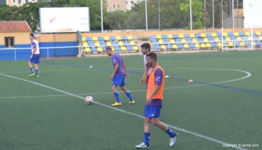 jugadores del denia ejercitandose