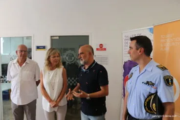 La consellera visita la comisaría de Dénia 03