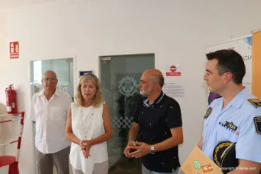 La consellera visita la comisaría de Dénia 04