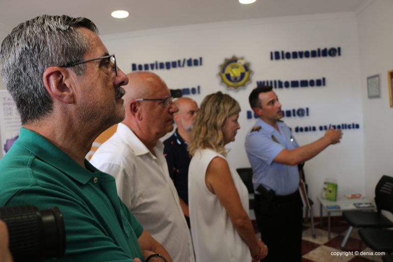 The consellera visits the Dénia 06 police station