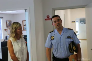 La consellera visita la comisaría de Dénia 09