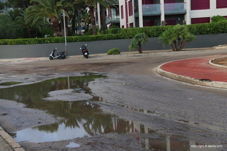 Las consecuencias de la lluvia y el temporal en Dénia - calles anegadas