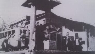 Primer monumento de la falla Centro
