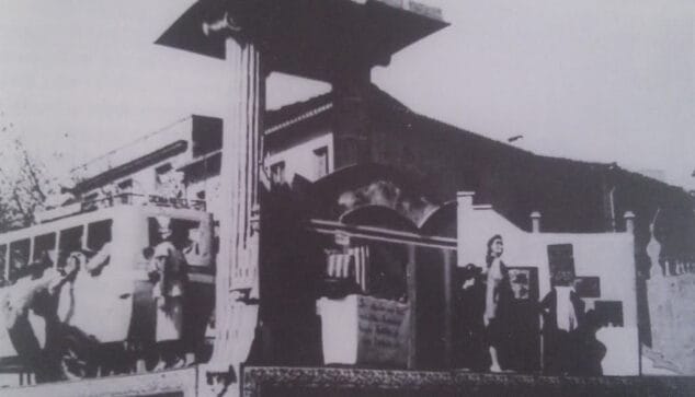 Imagen: Primer monumento de la falla Centro
