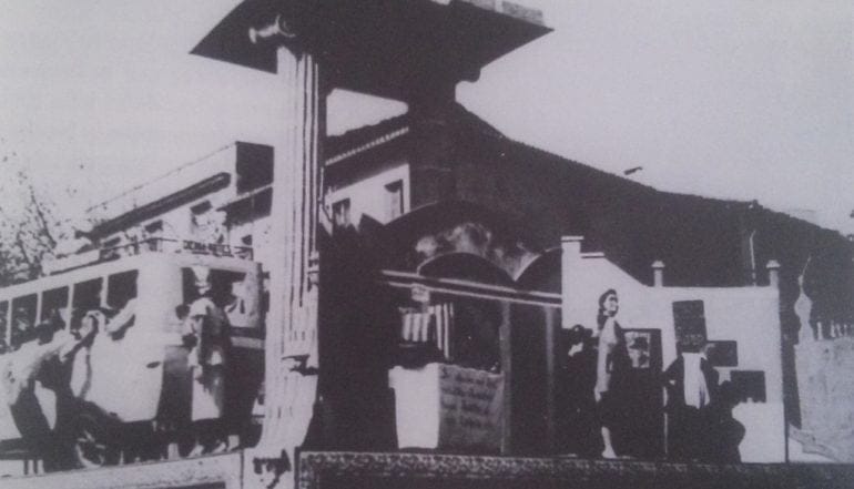 Primer monumento de la falla Centro