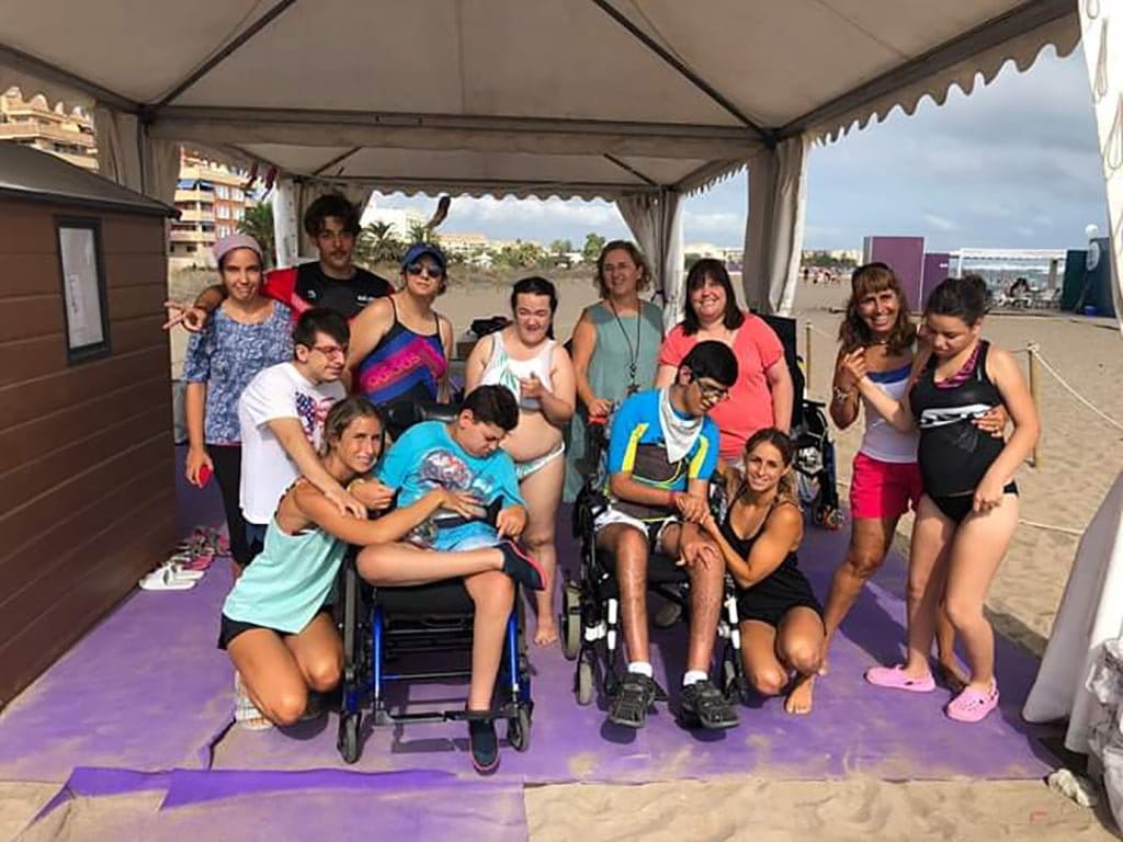 usuarios de amadem en la playa punta del raset