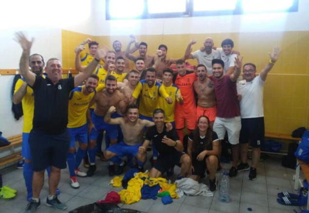 alegria en el vestuario del cd denia