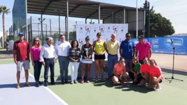 Andrea Redondo en la entrega de trofeos