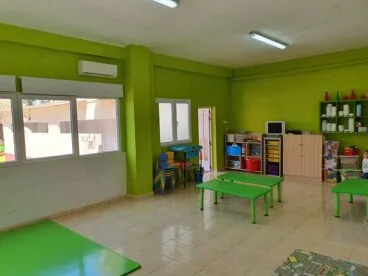 Aula ambientada en verde – Escoleta El Castellet