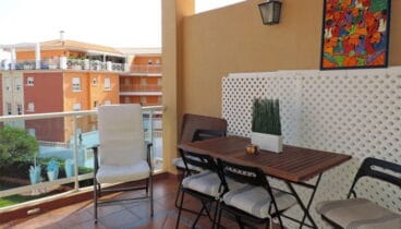 Balcón con vistas a la zona común – Euroholding