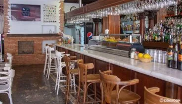 Barra en el interior del Restaurante Amazing